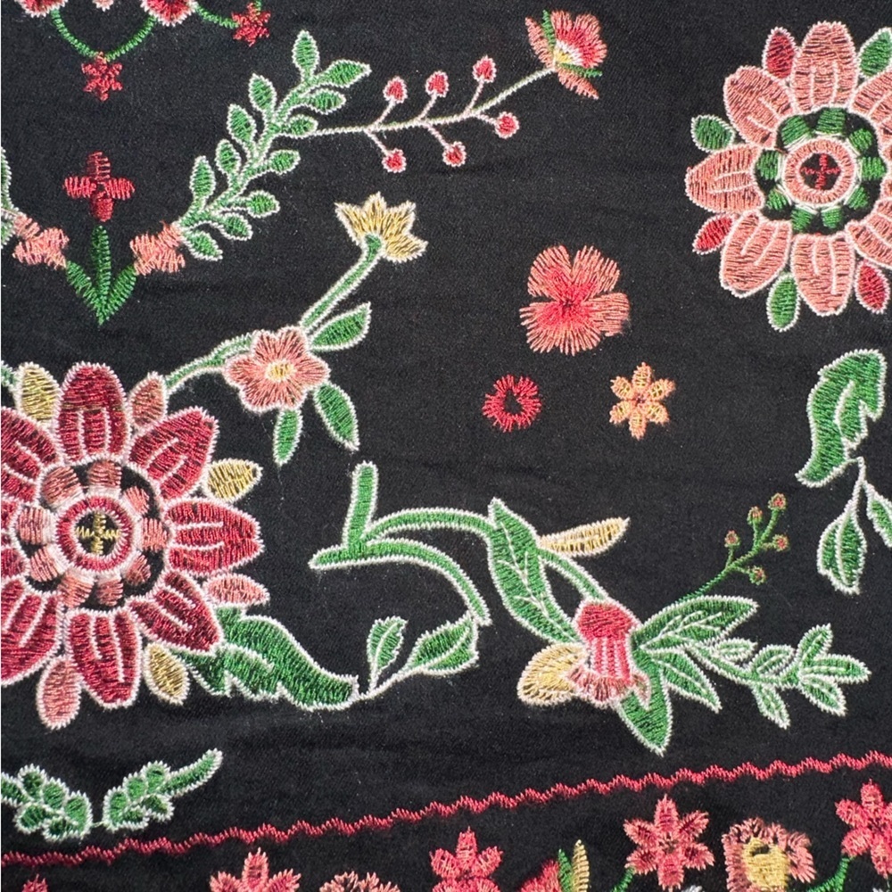 Mi Ami Marty Black Embroidered Floral Mini Skirt Size Small - Picture 5 of 7